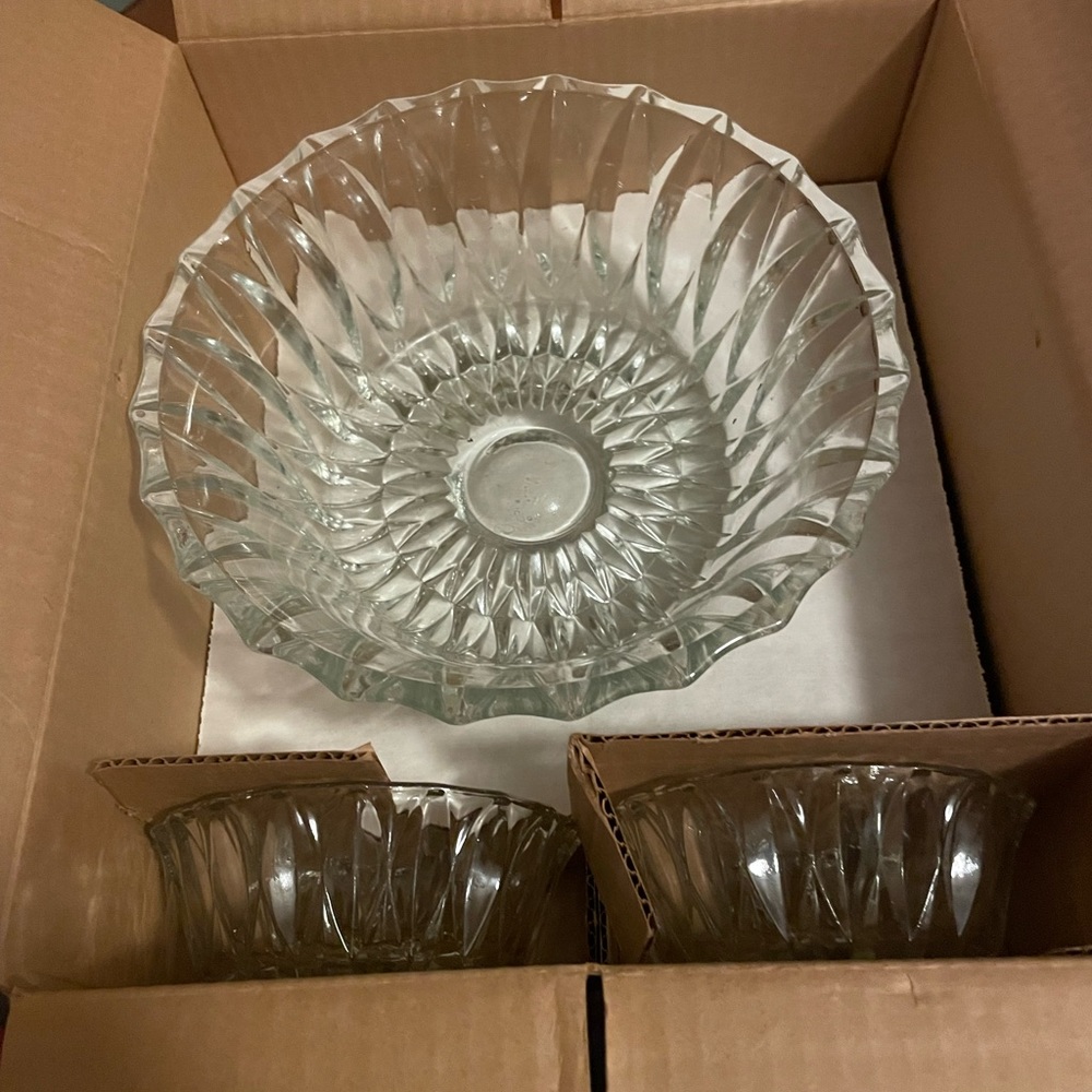 Seven piece salad and bowls